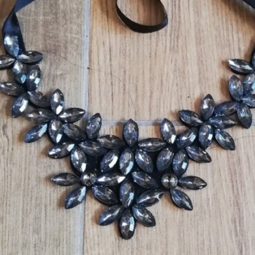 Flower Ribbon Necklace - Picture 5 of 7